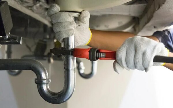 Installateur im Einsatz in Simmering, 1110 Wien